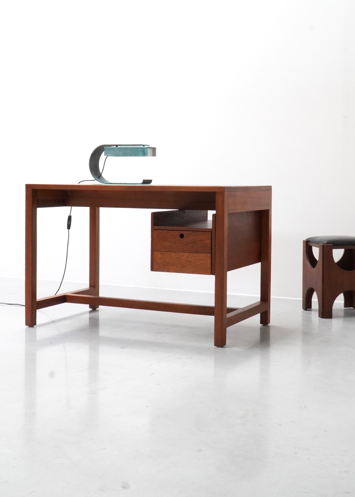 Charles Vandenhove, Desk for the Lucien Brull University Residence